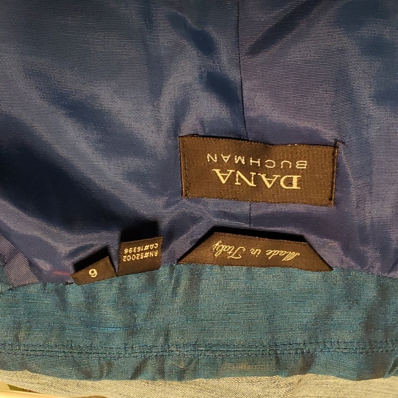 Women's suit size 6-8. - Picture 5 of 9